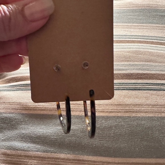 Tortoise Shell Hoop Earrings - Picture 4 of 4